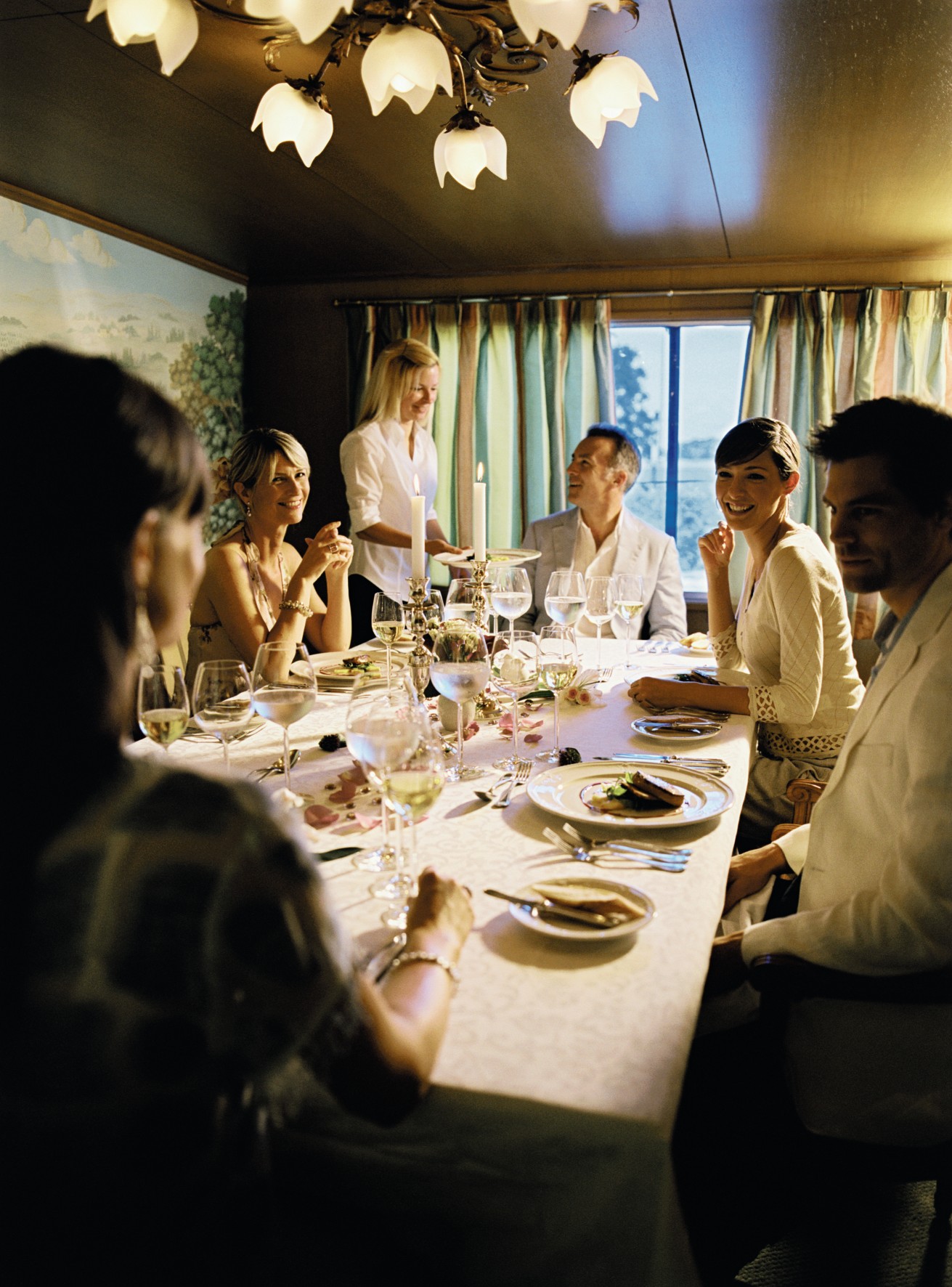 Belmond River Cruises Belmond Amaryllis Interior Restaurant Diner 1.jpg